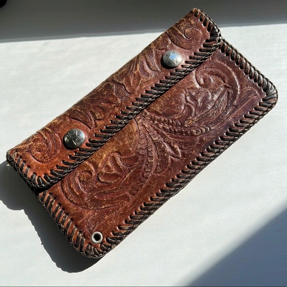 Sustainable Handmade Tooled Leather Wallet - Picture 2 of 4
